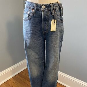 Levi's 501 cropped straight leg jeans. Size 27 x 26 inseam. NWT